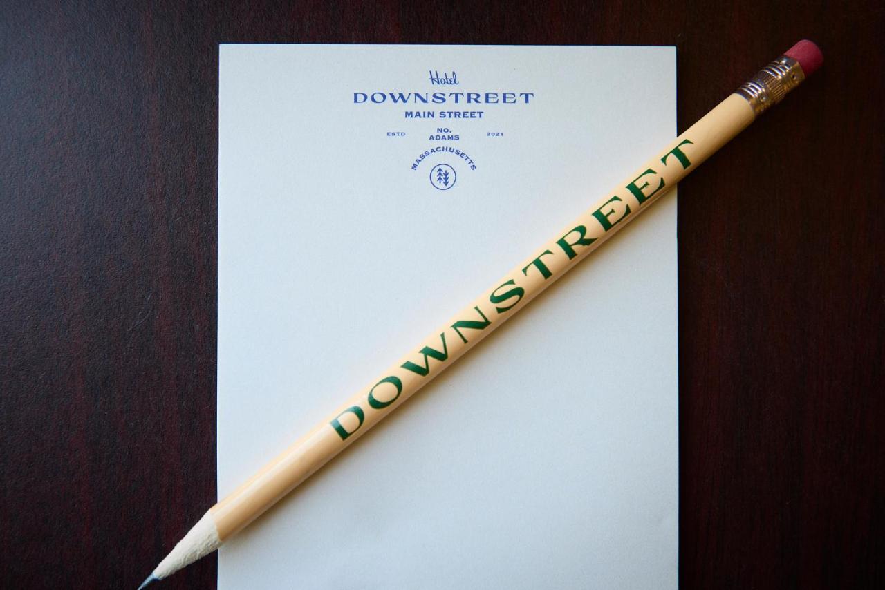 Hotel Downstreet, Ascend Hotel Collection Норт Адамс Екстериор снимка