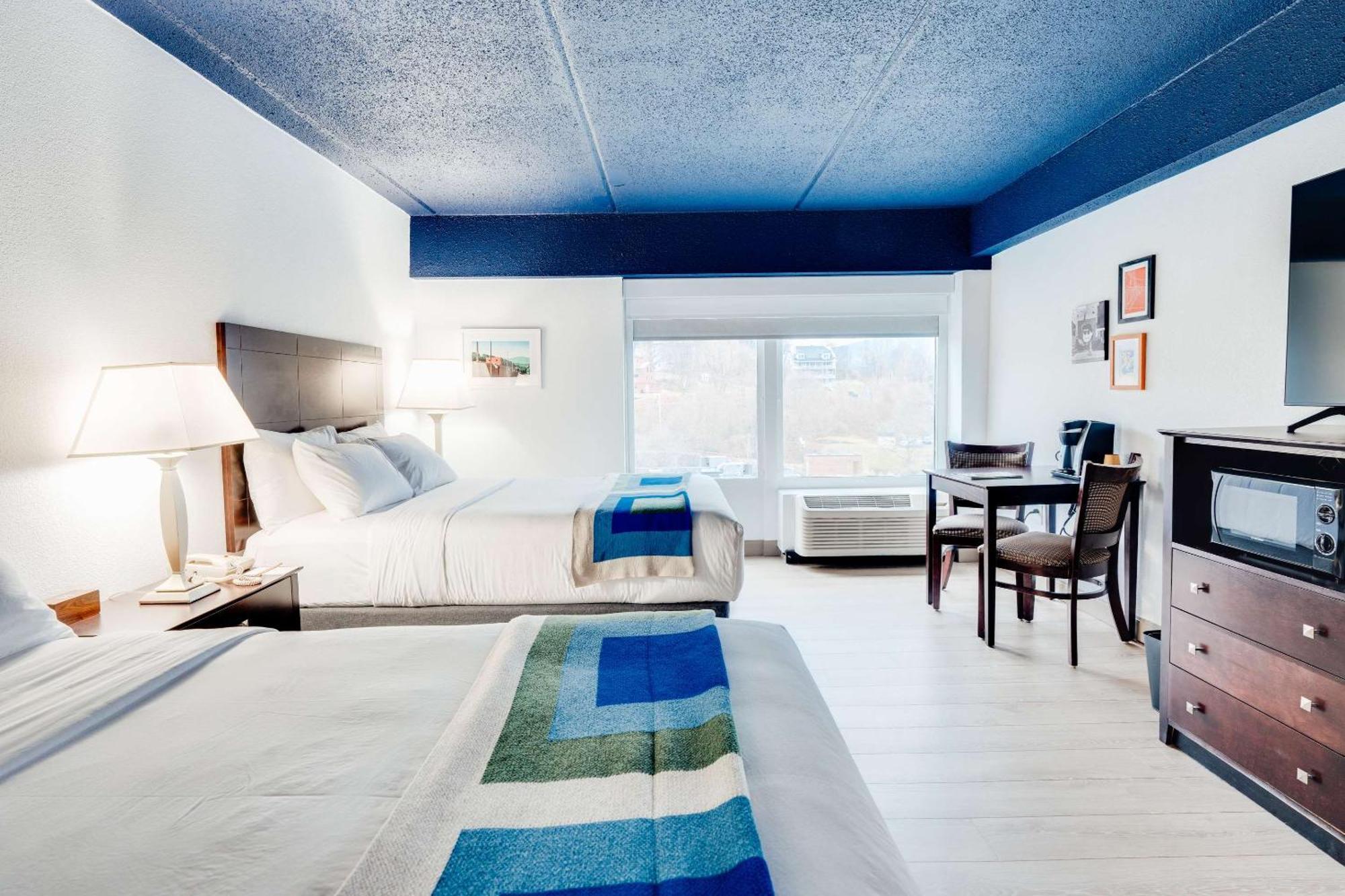 Hotel Downstreet, Ascend Hotel Collection Норт Адамс Екстериор снимка