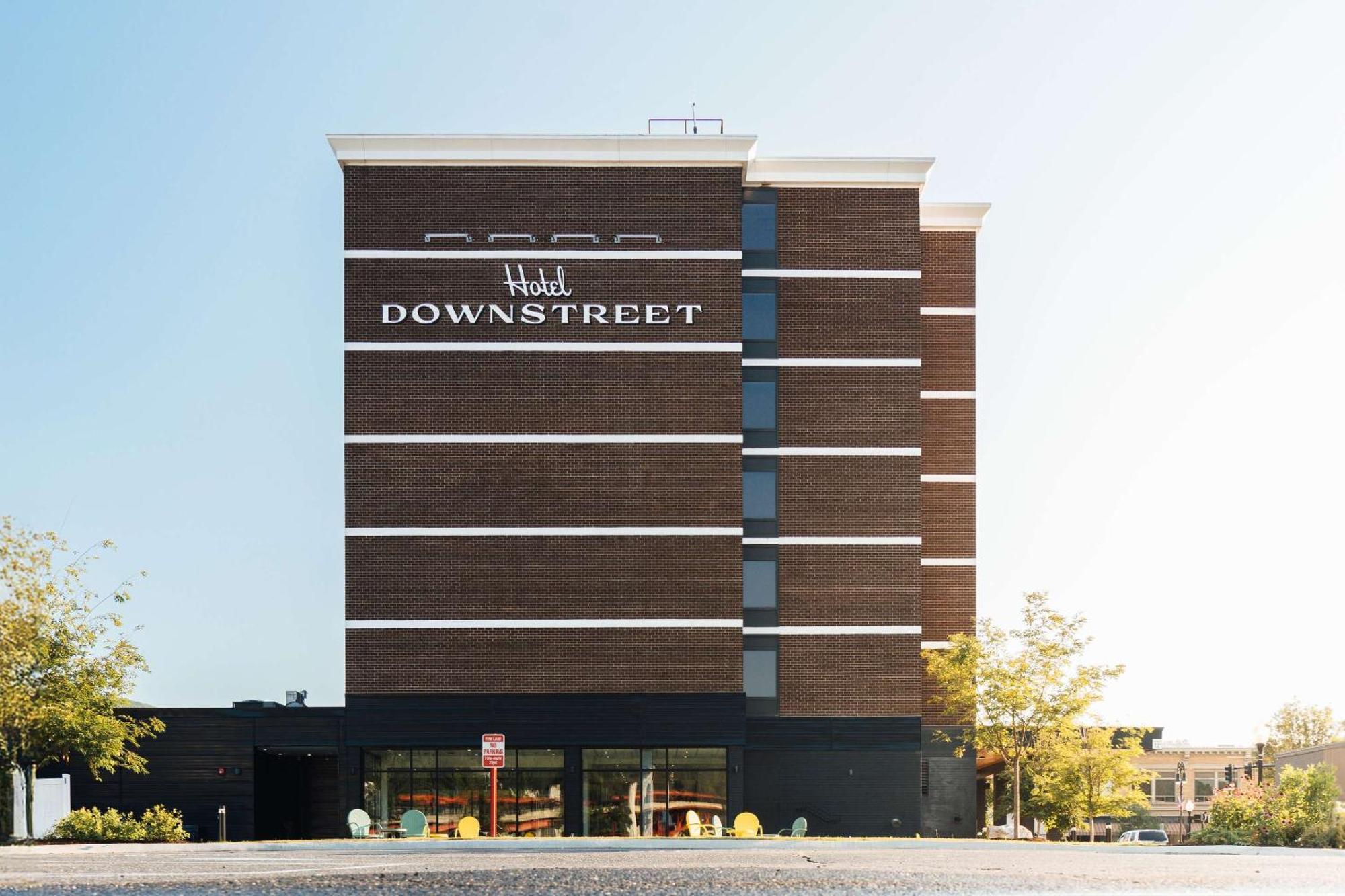 Hotel Downstreet, Ascend Hotel Collection Норт Адамс Екстериор снимка